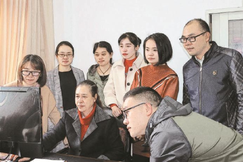 云南:花海里的法治共鸣